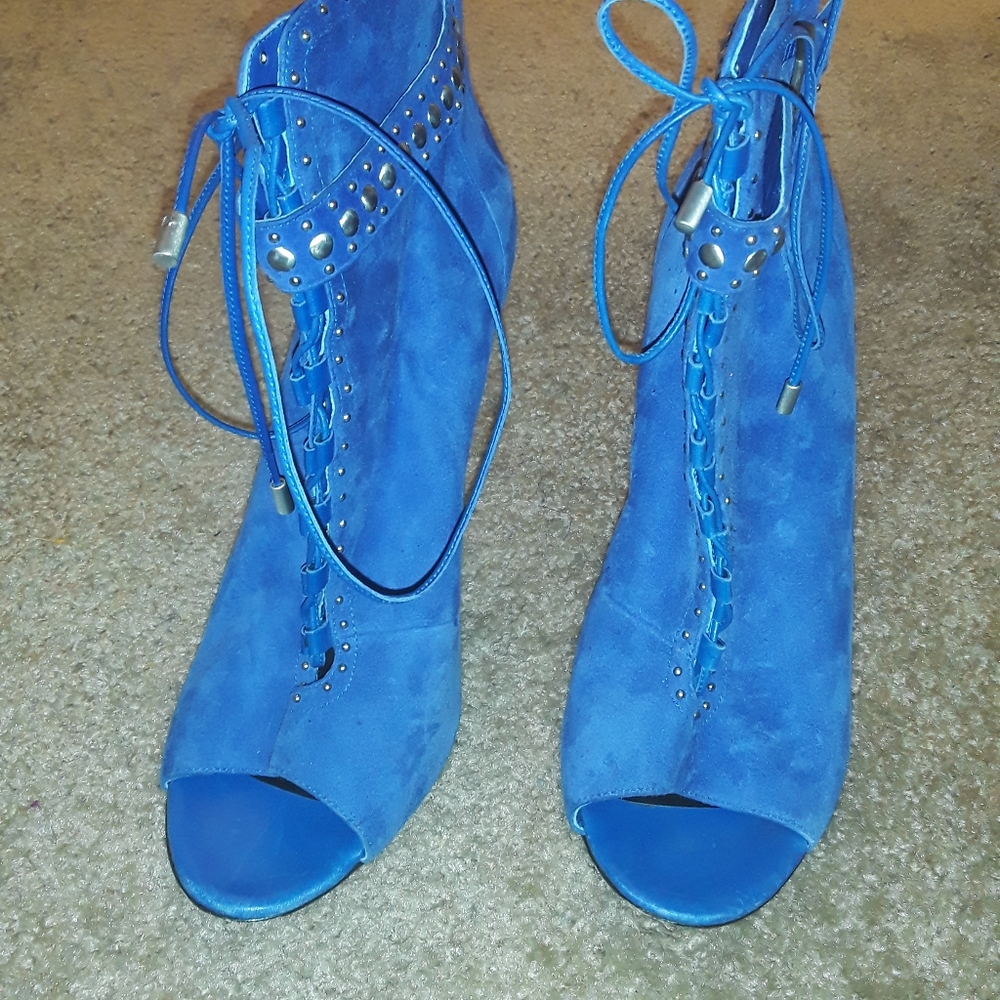 Shoes - Picture 5 of 6